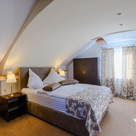 Vila Palace Caransebeş Extérieur photo