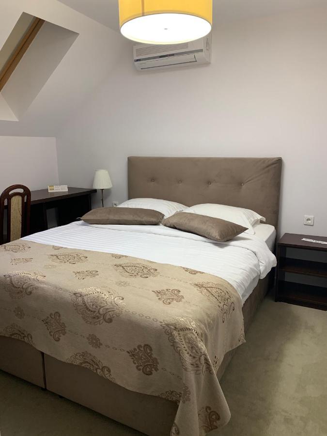 Vila Palace Caransebeş Extérieur photo