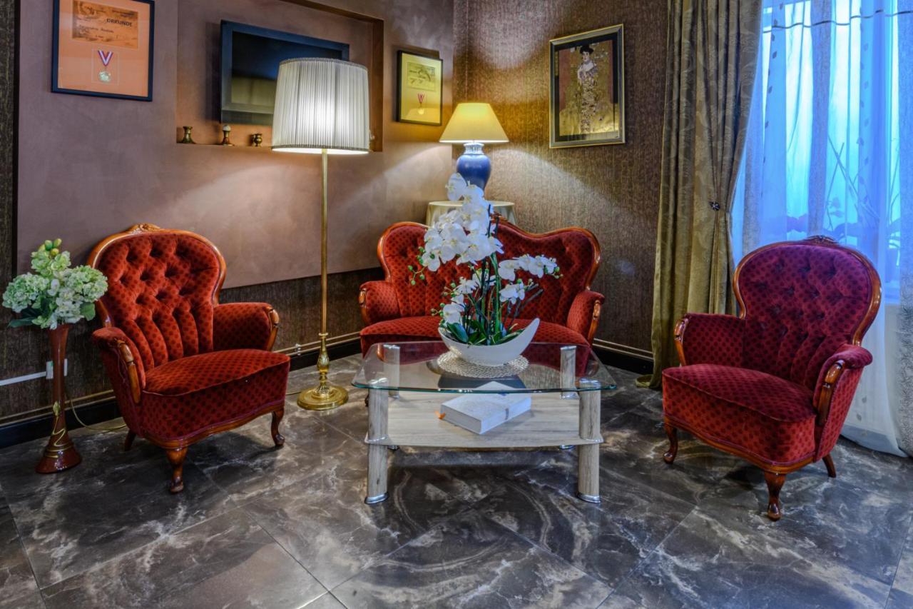 Vila Palace Caransebeş Extérieur photo